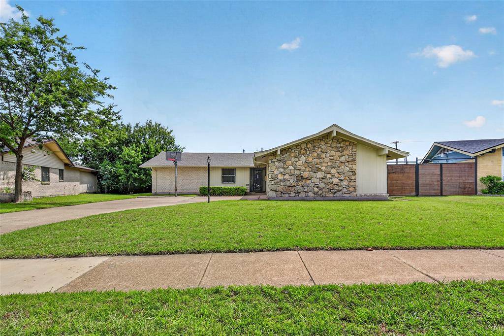 1744 Gross Road, Dallas, TX 75228