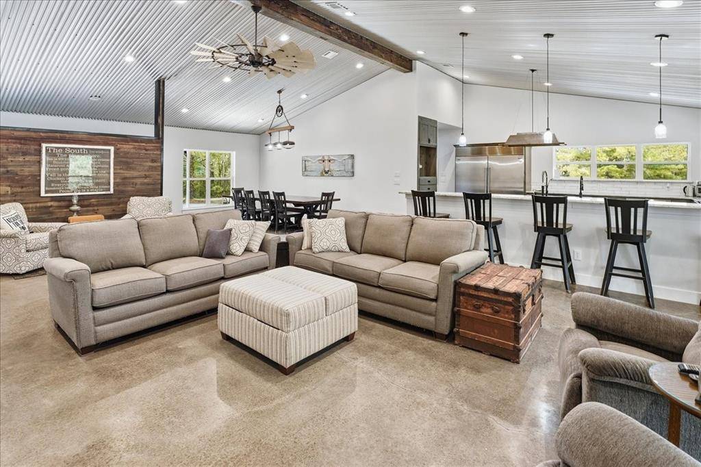 448 County Road 3955, Mineola, TX 75773
