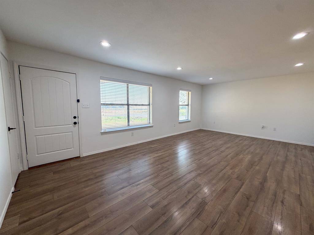 616 E Avenue E, Midlothian, TX 76065
