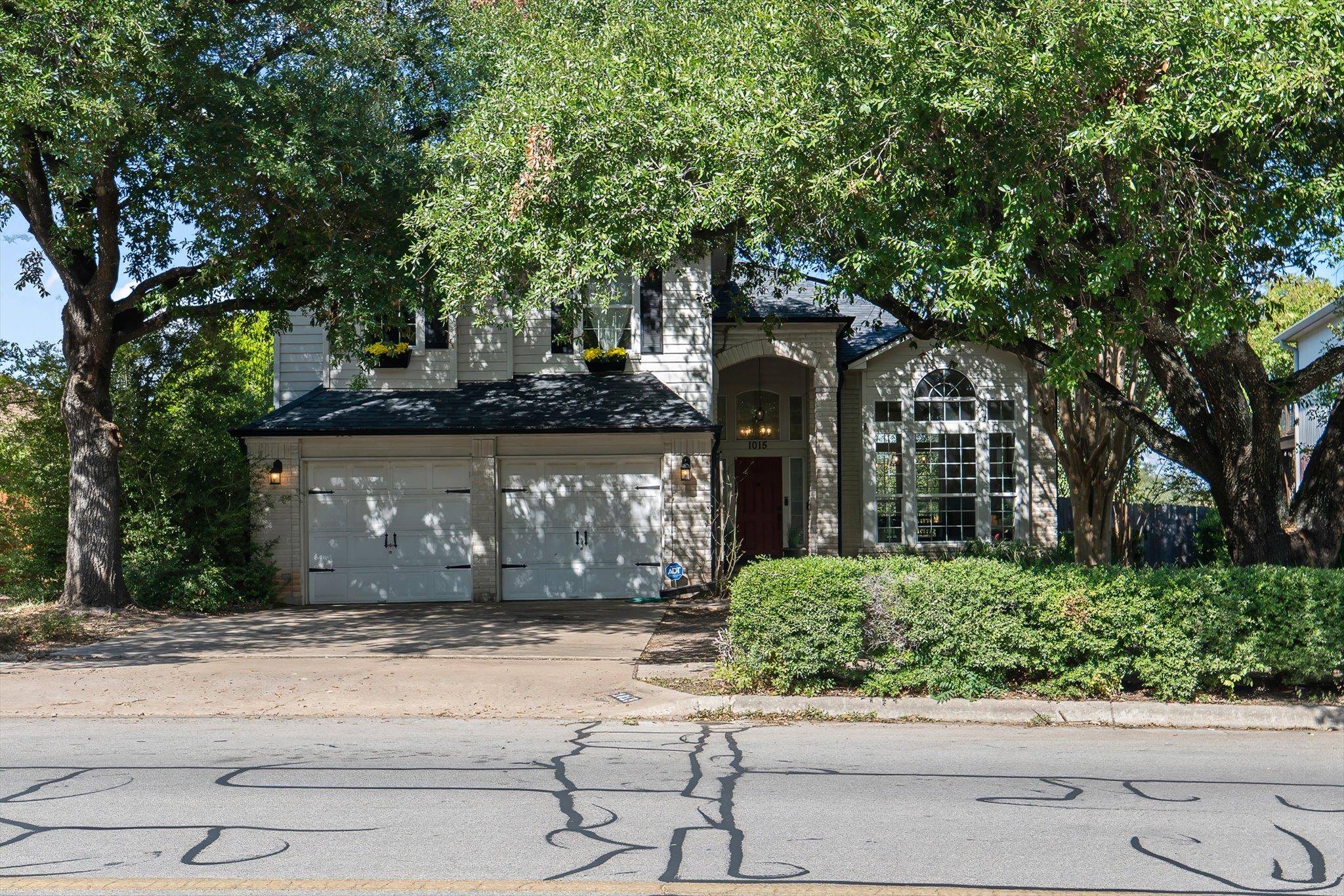 1015 Oaklands DR, Round Rock, TX 78681