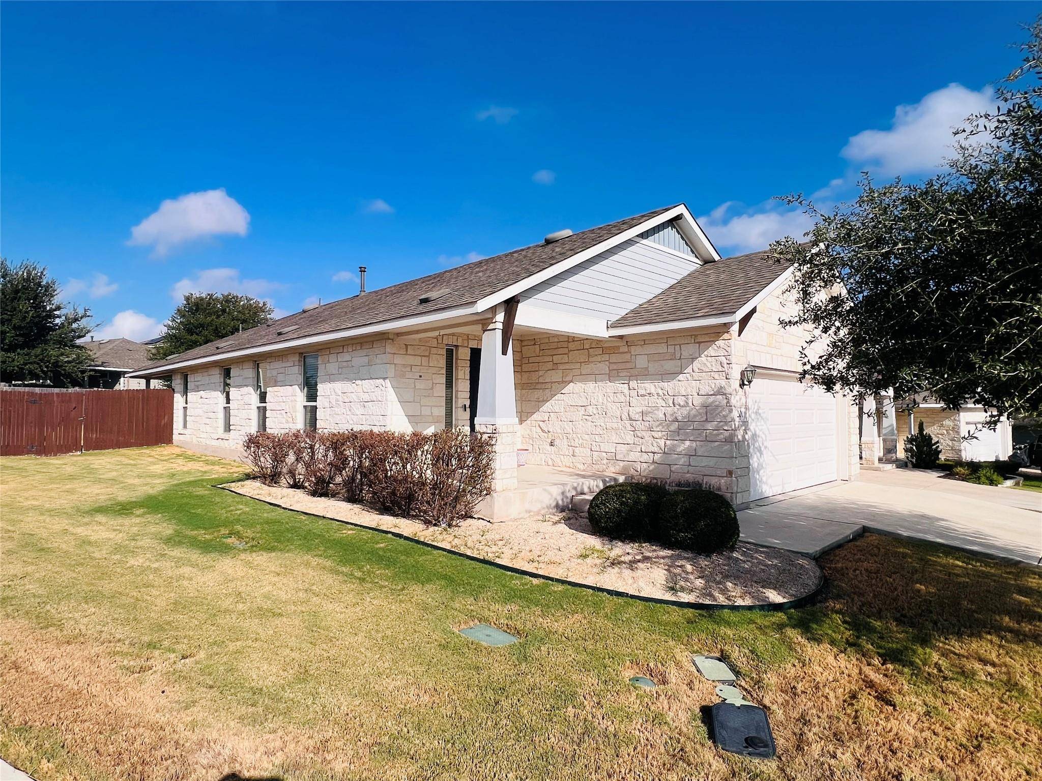 201 Oakstone DR, Georgetown, TX 78628