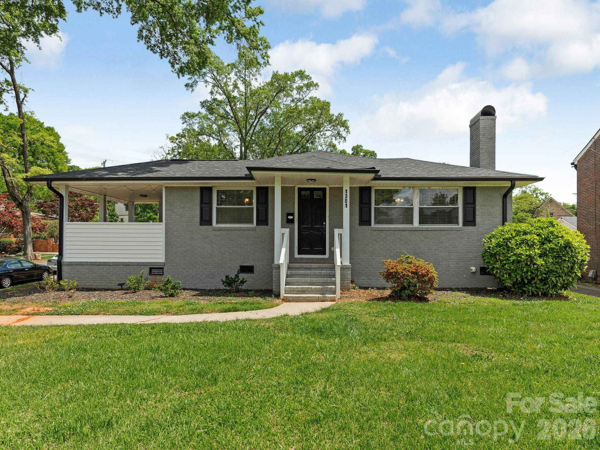 1301 S Kings DR, Charlotte, NC 28207