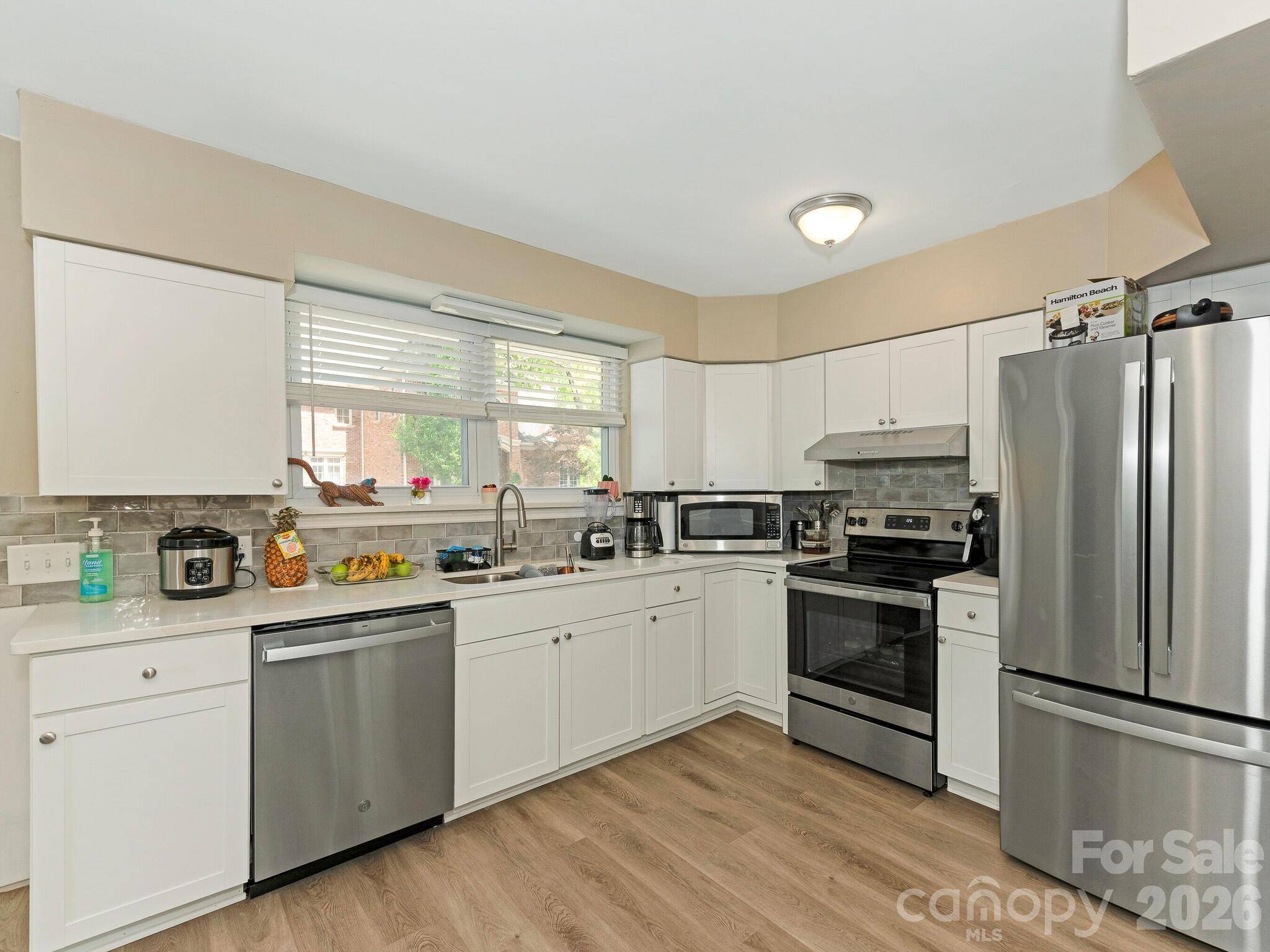 1301 S Kings DR, Charlotte, NC 28207