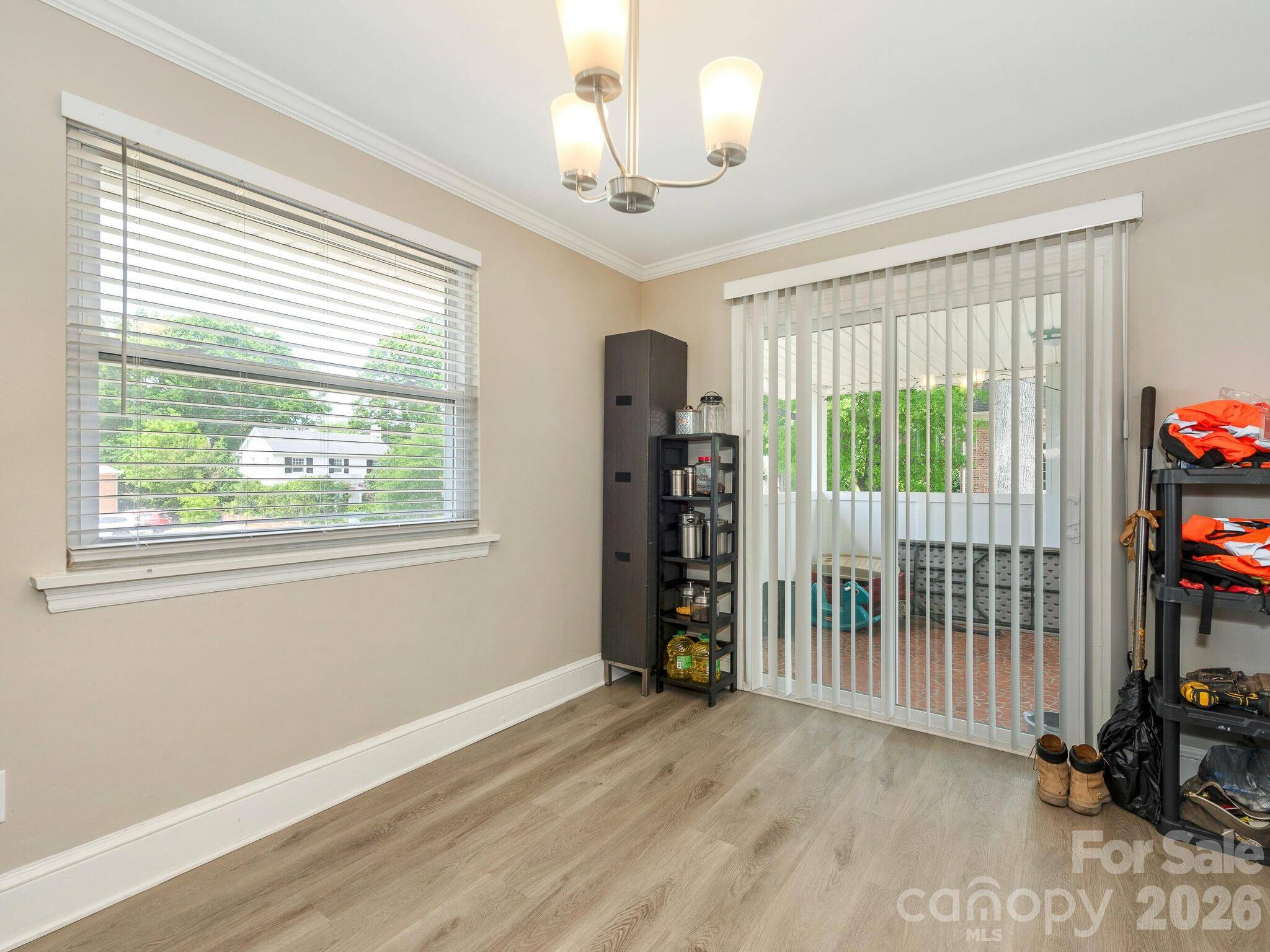 1301 S Kings DR, Charlotte, NC 28207