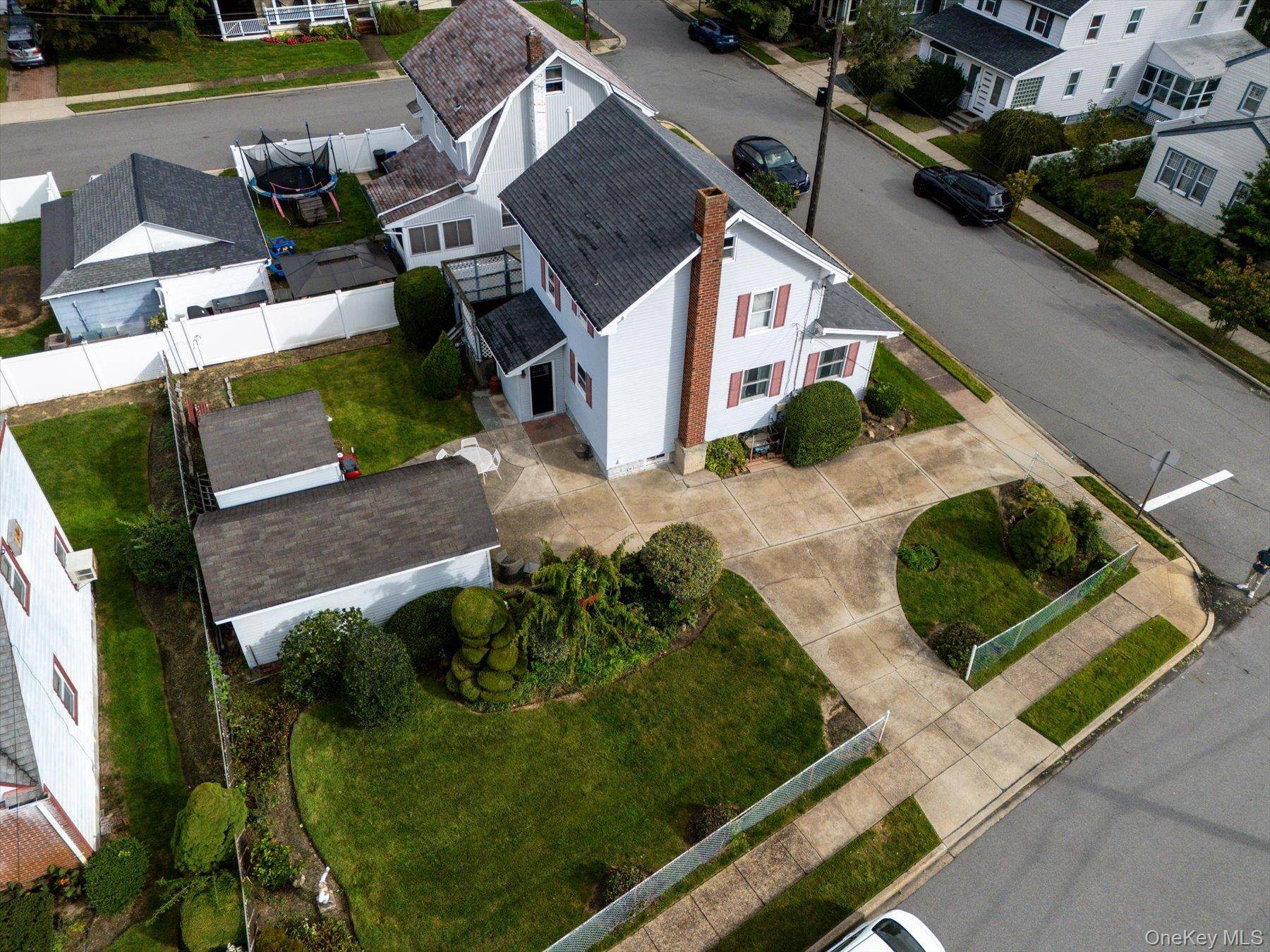47 Chester CT, Oceanside, NY 11572