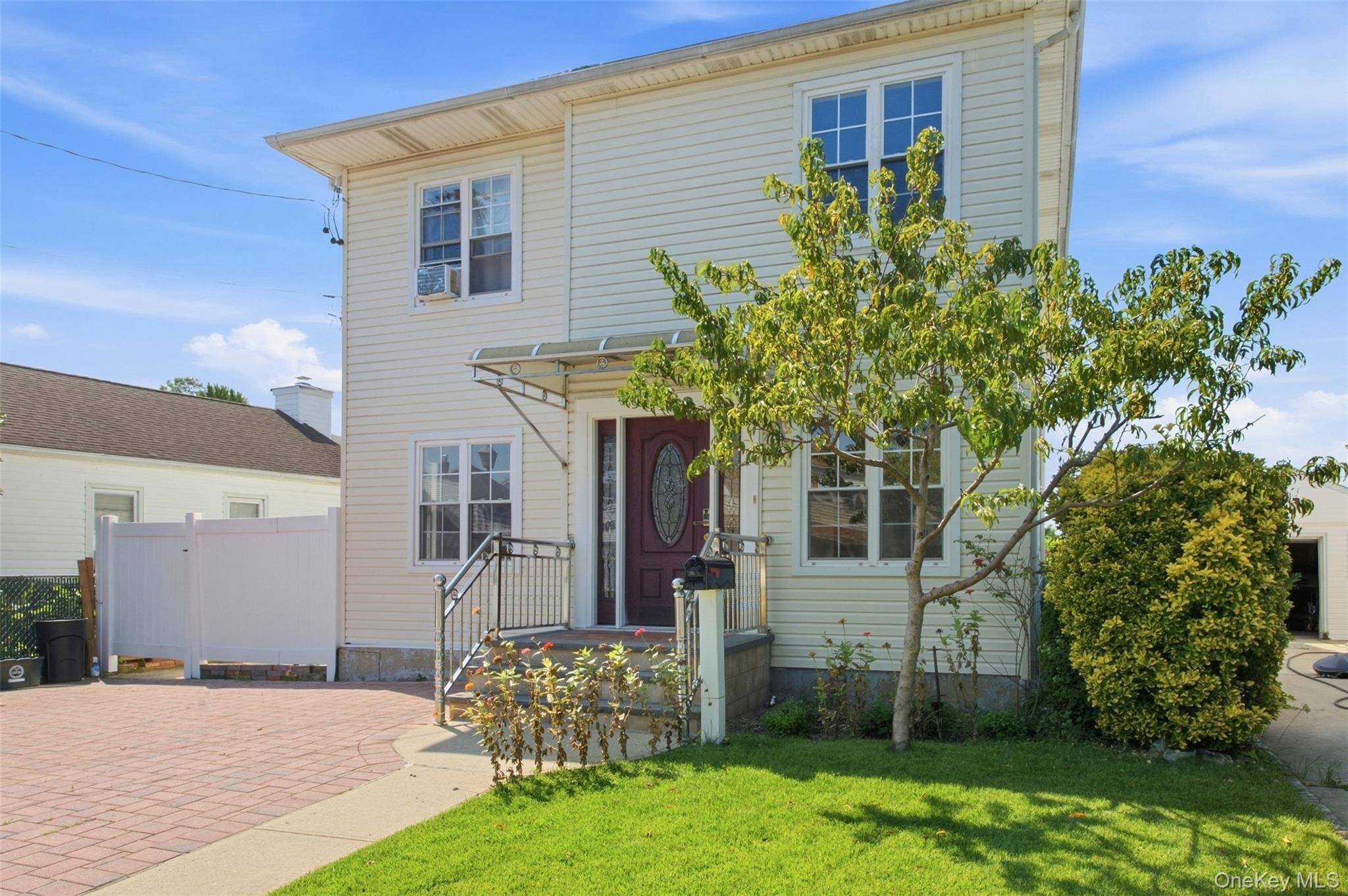 109 Gordon AVE, Westbury, NY 11590