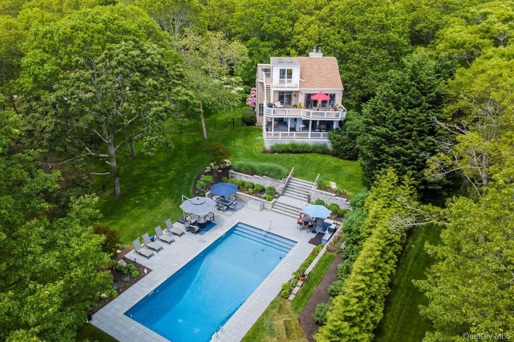 370 Old Canoe Place RD, Southampton, NY 11968