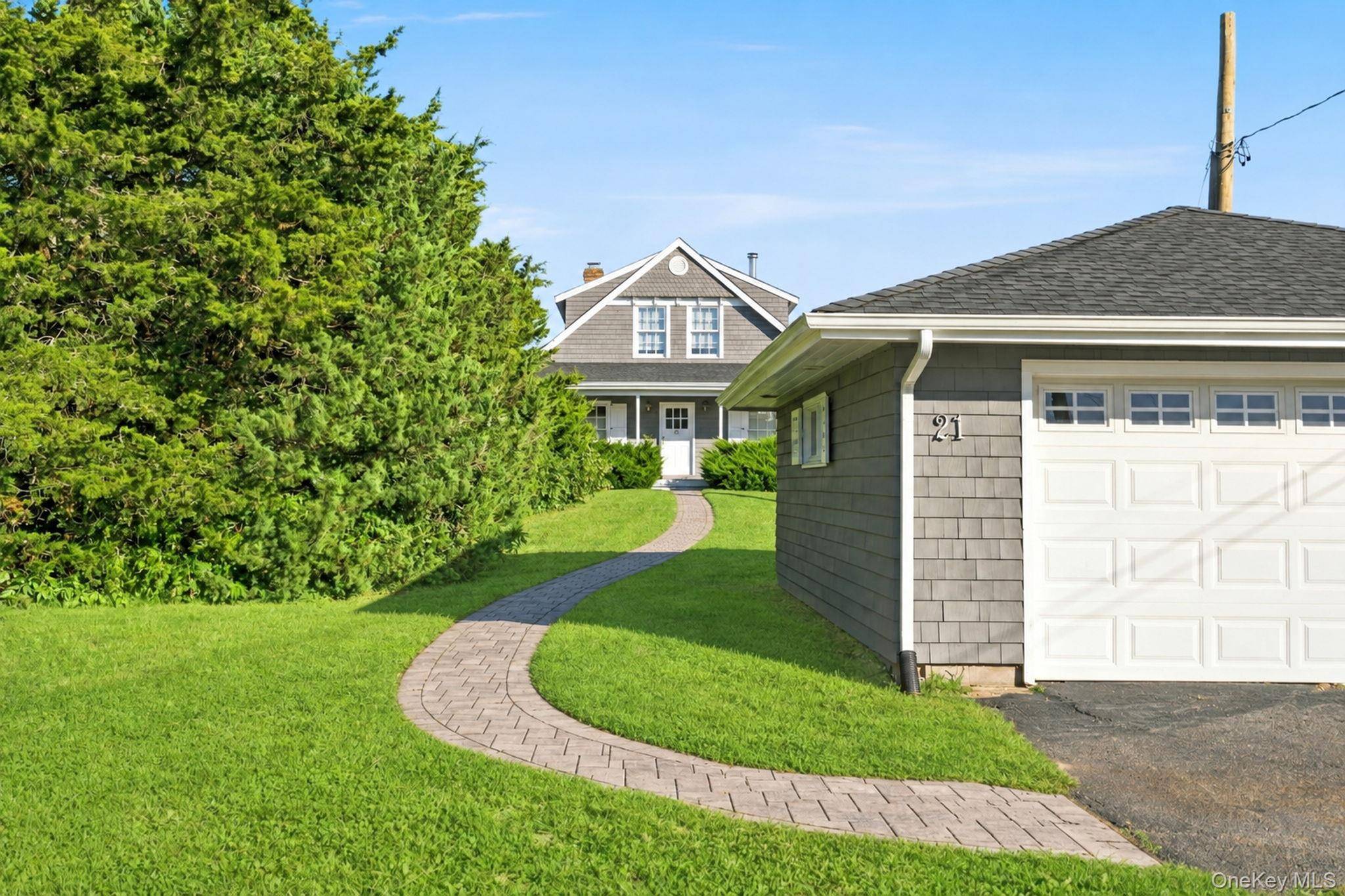21 Bayside AVE, East Quogue, NY 11942