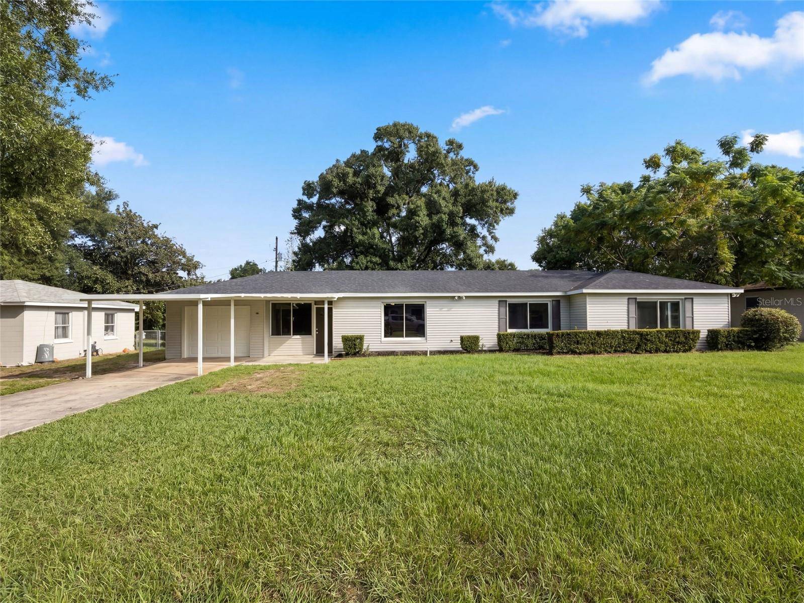 411 W SEMINOLE AVE, Eustis, FL 32726
