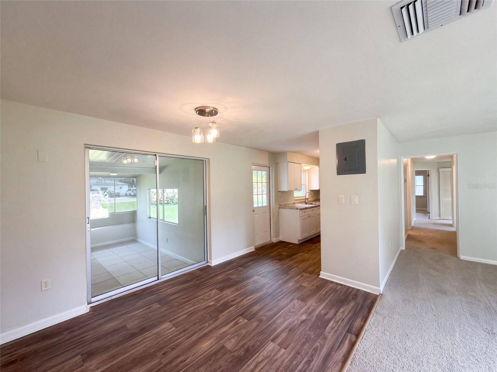 411 W SEMINOLE AVE, Eustis, FL 32726