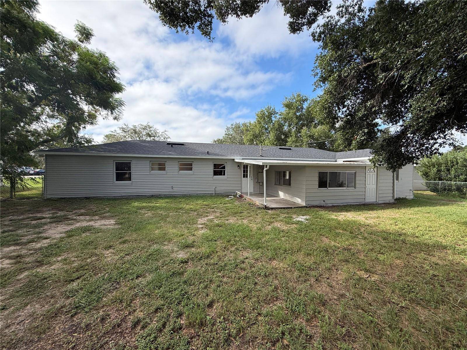 411 W SEMINOLE AVE, Eustis, FL 32726