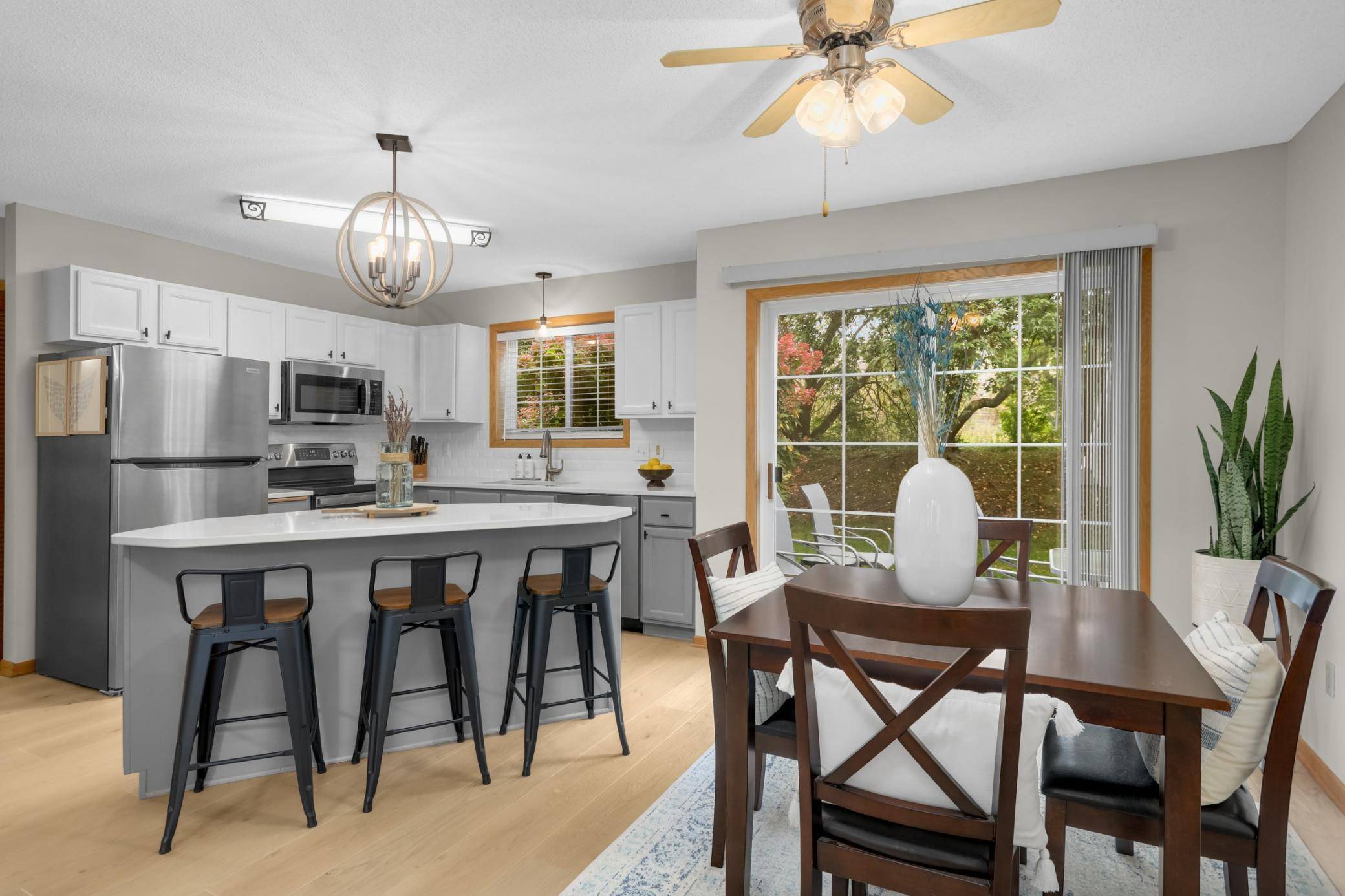 547 Mission Hills WAY W, Chanhassen, MN 55317