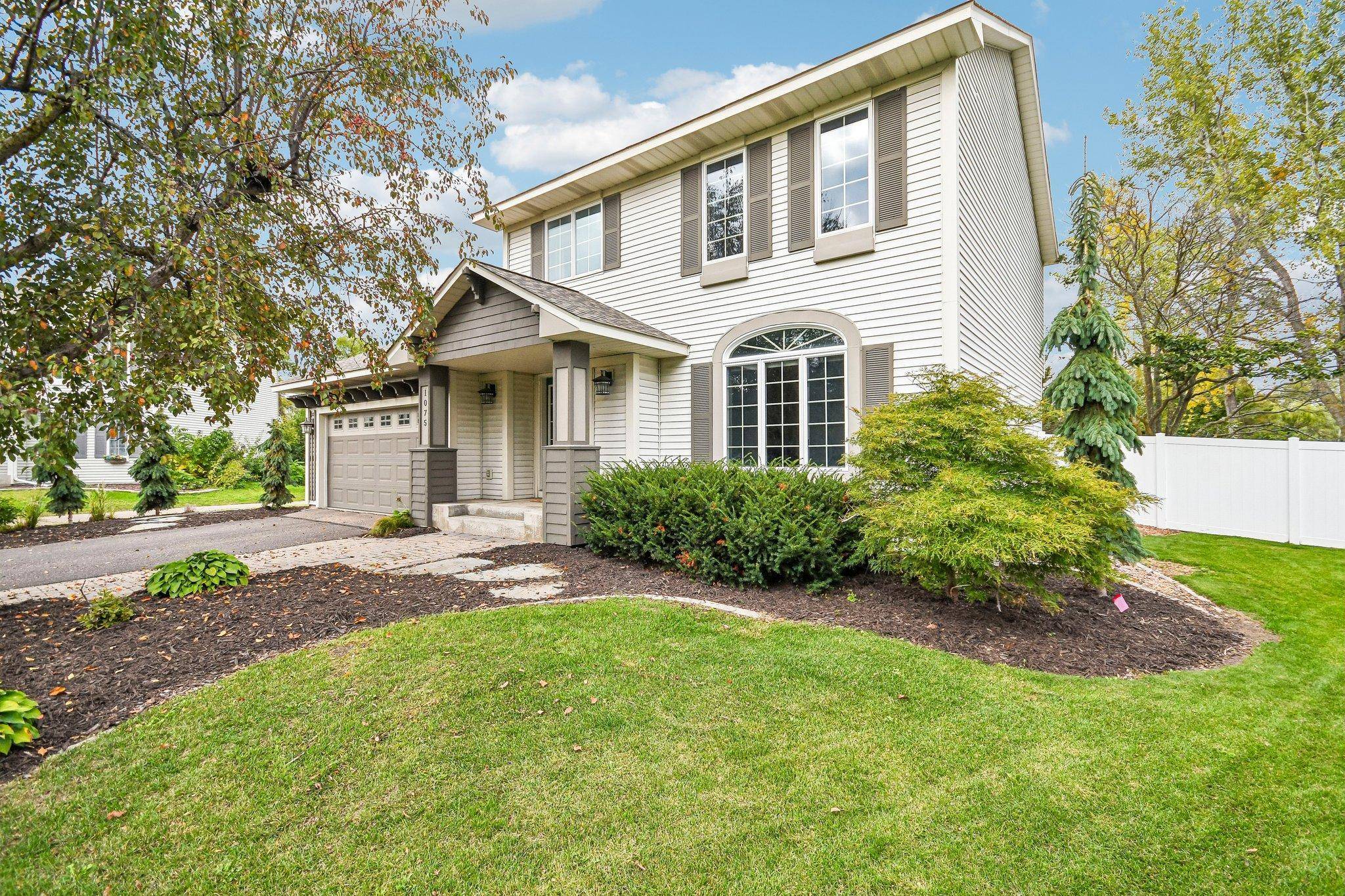 1075 Fallbrook LN, Woodbury, MN 55125