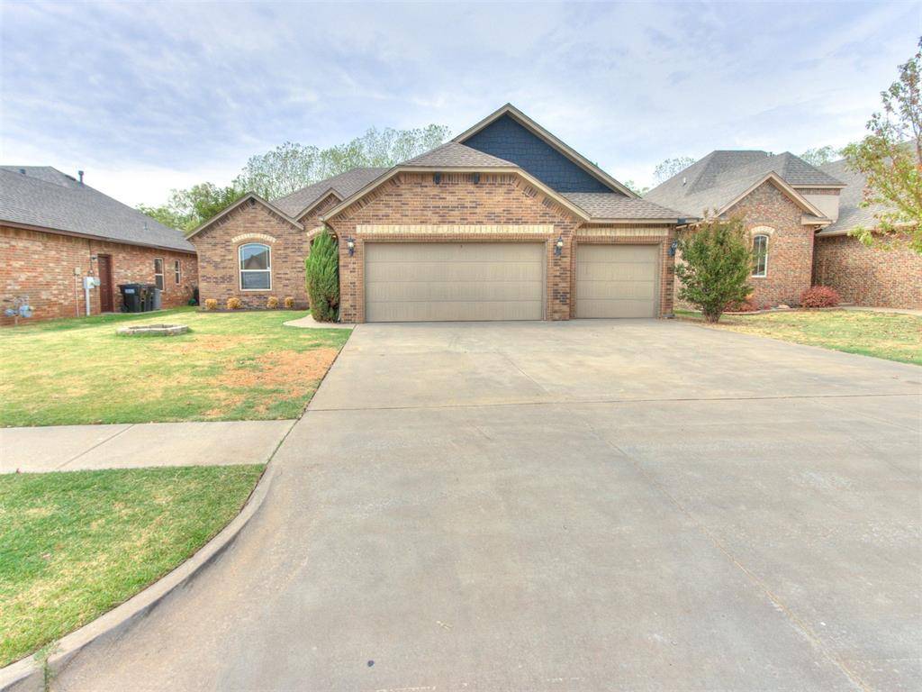 2921 San Juan TRL, Moore, OK 73160