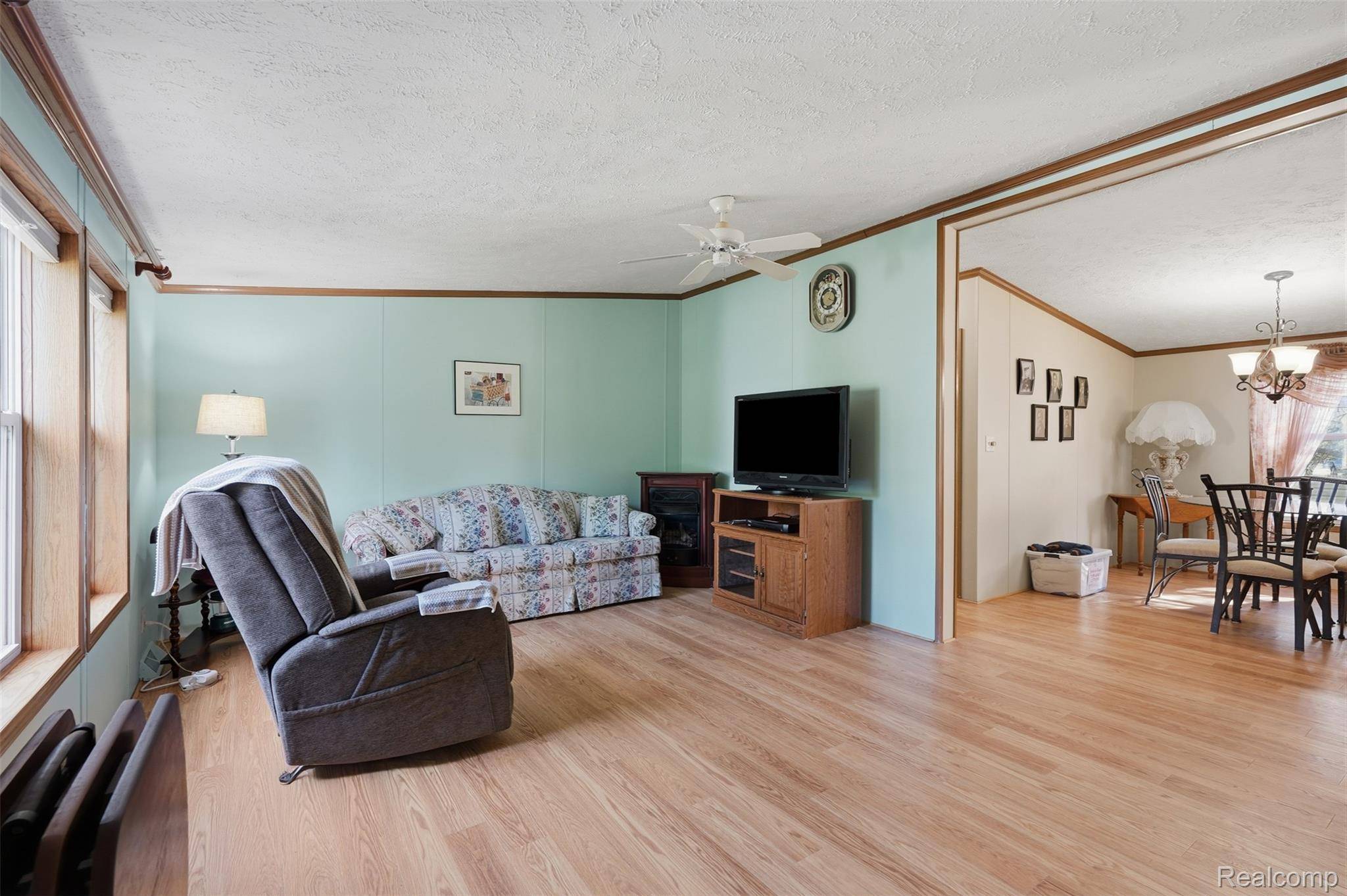 964 Indian Creek DR, Howell, MI 48843