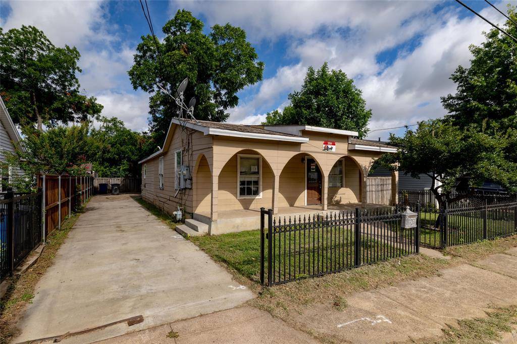 3219 N Winnetka Avenue, Dallas, TX 75212