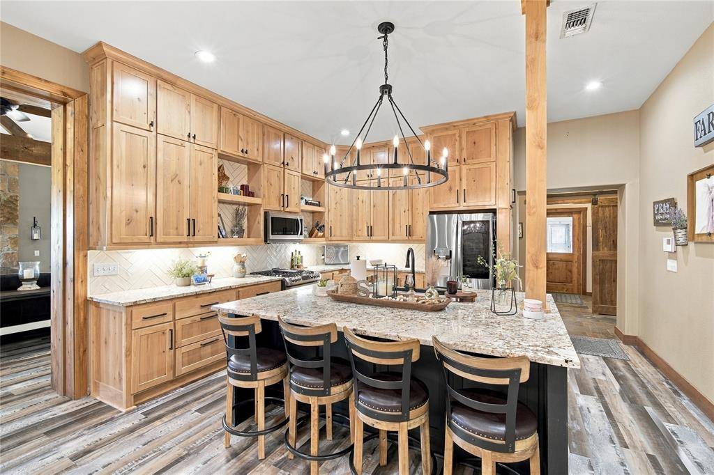 290 Barton Road, Maypearl, TX 76064