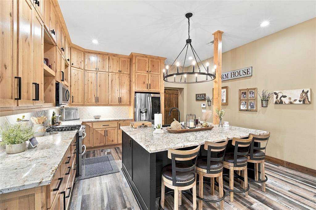 290 Barton Road, Maypearl, TX 76064