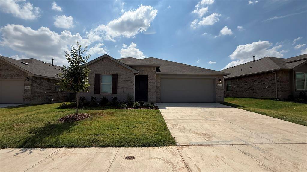1033 Foxburg Drive, Fort Worth, TX 76179