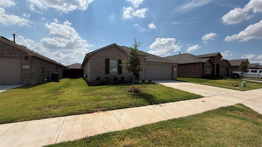 1033 Foxburg Drive, Fort Worth, TX 76179