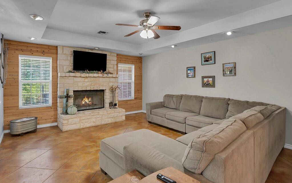 3287 Rosenthal Parkway, Lorena, TX 76655