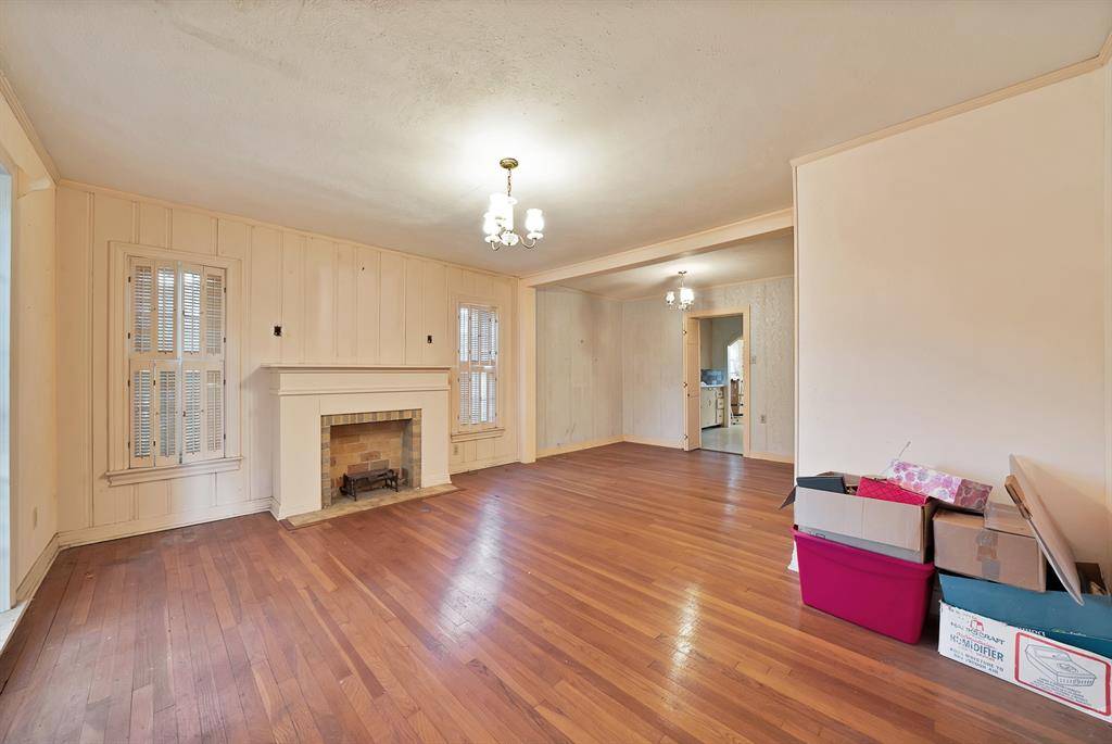 1228 W Gambrell Street, Fort Worth, TX 76115