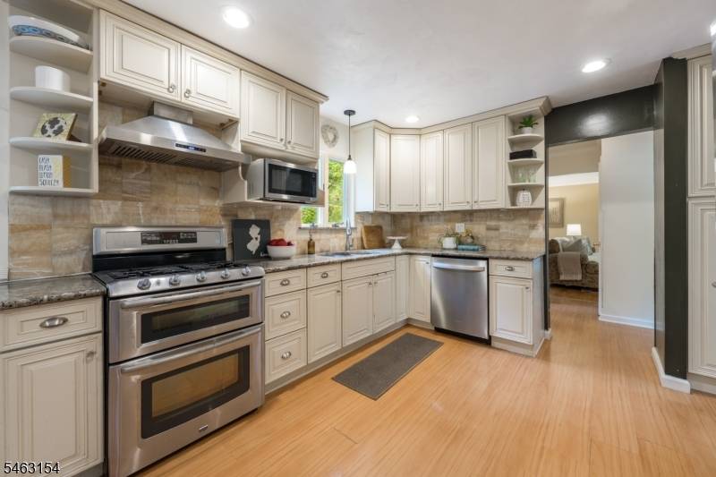 43 Chaucer Dr, Berkeley Heights Twp., NJ 07922