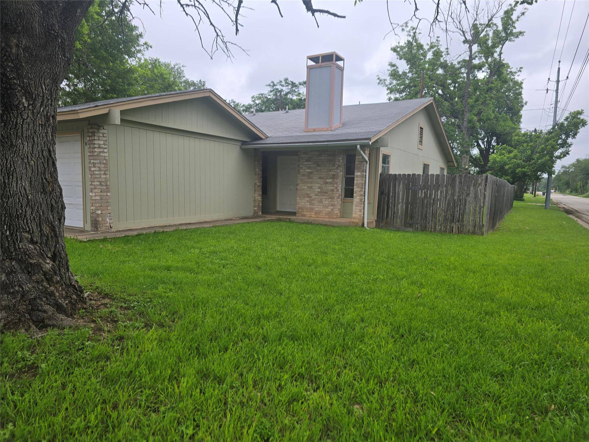 420 Vista West CT #B, Bastrop, TX 78602