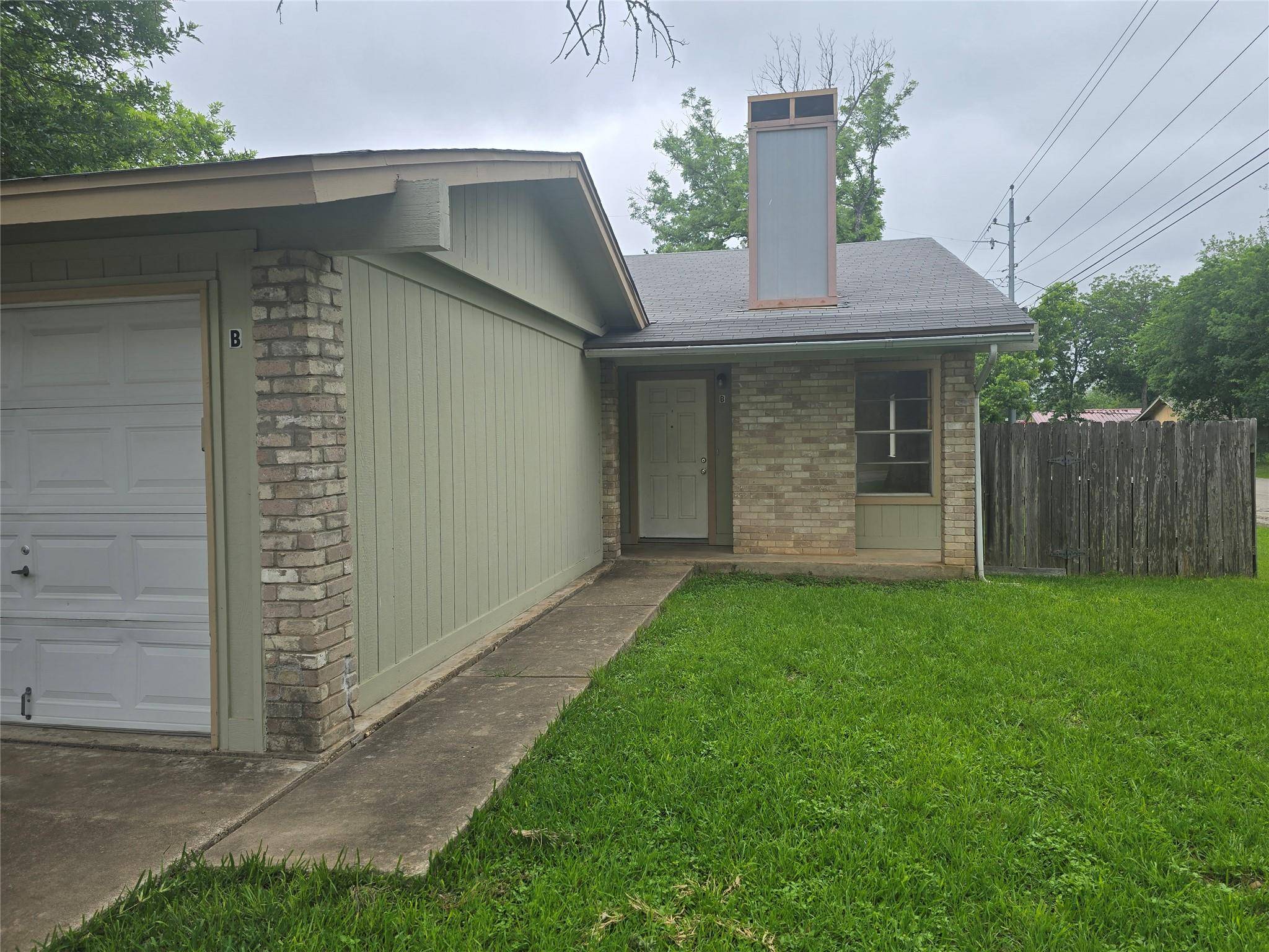 420 Vista West CT #B, Bastrop, TX 78602
