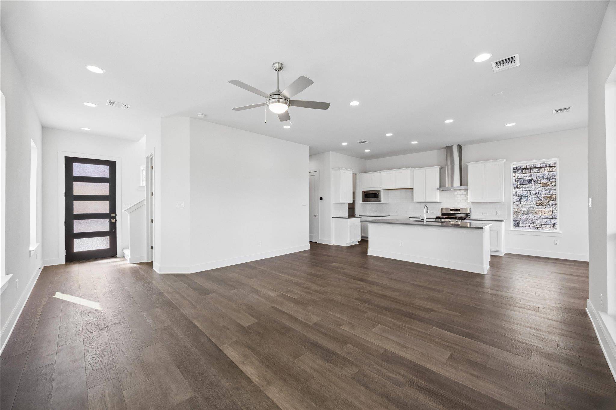 1531 N Red Bud LN #27, Round Rock, TX 78665