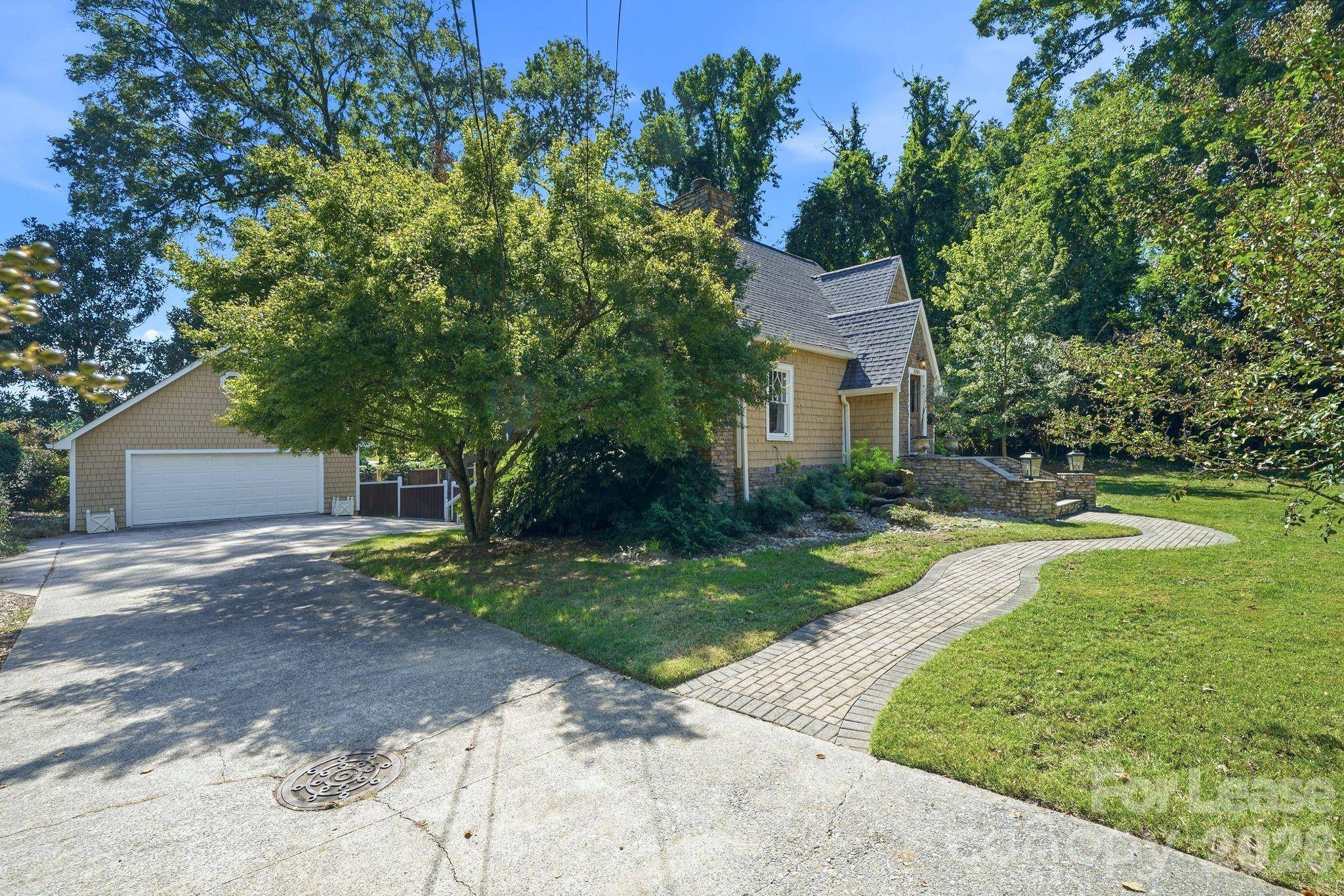 3305 Cambridge RD, Charlotte, NC 28209