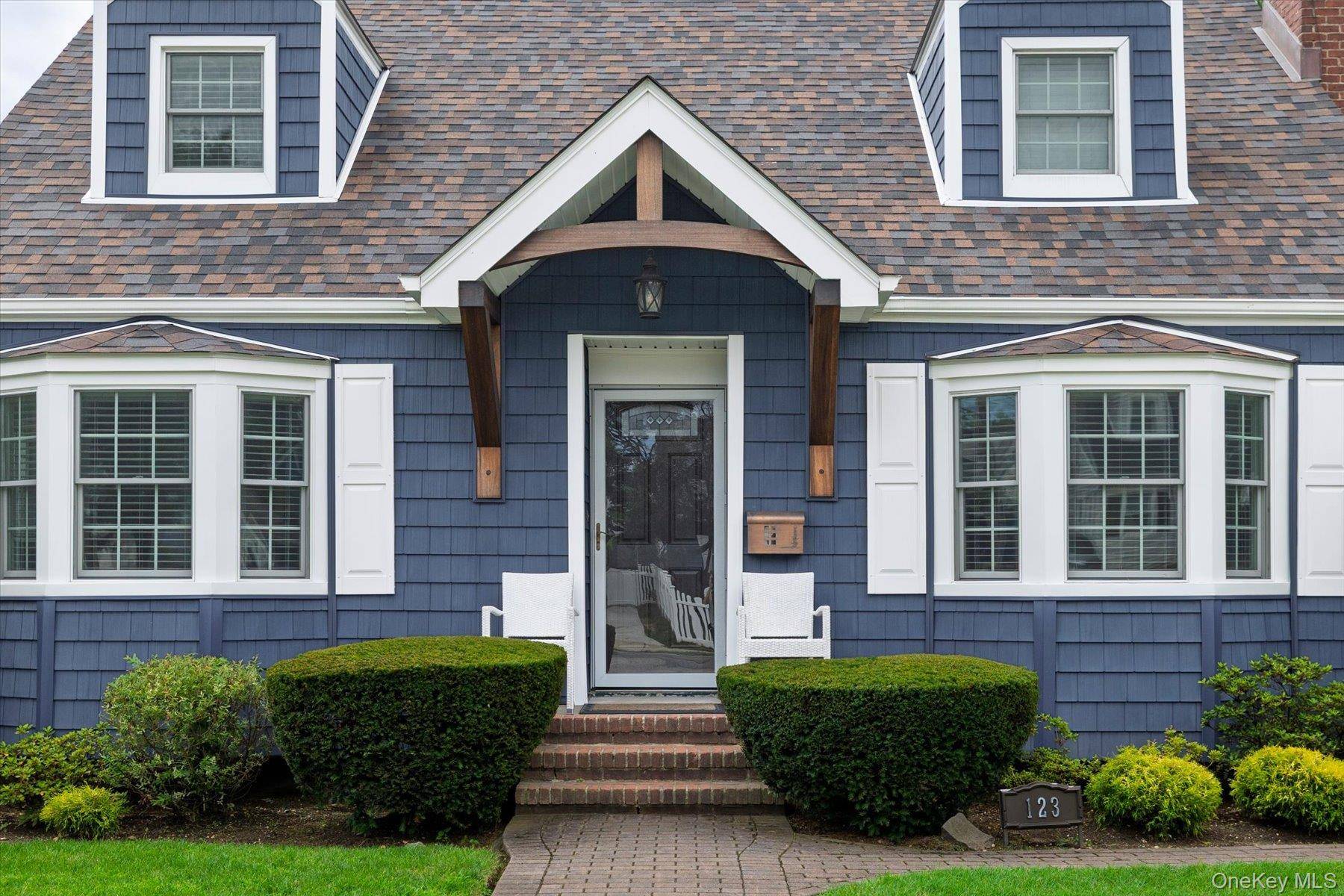 123 Centre AVE, East Rockaway, NY 11518