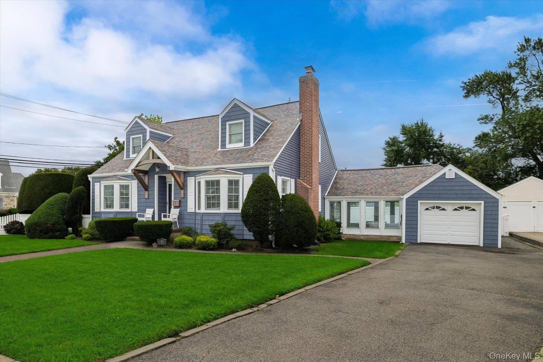 123 Centre AVE, East Rockaway, NY 11518