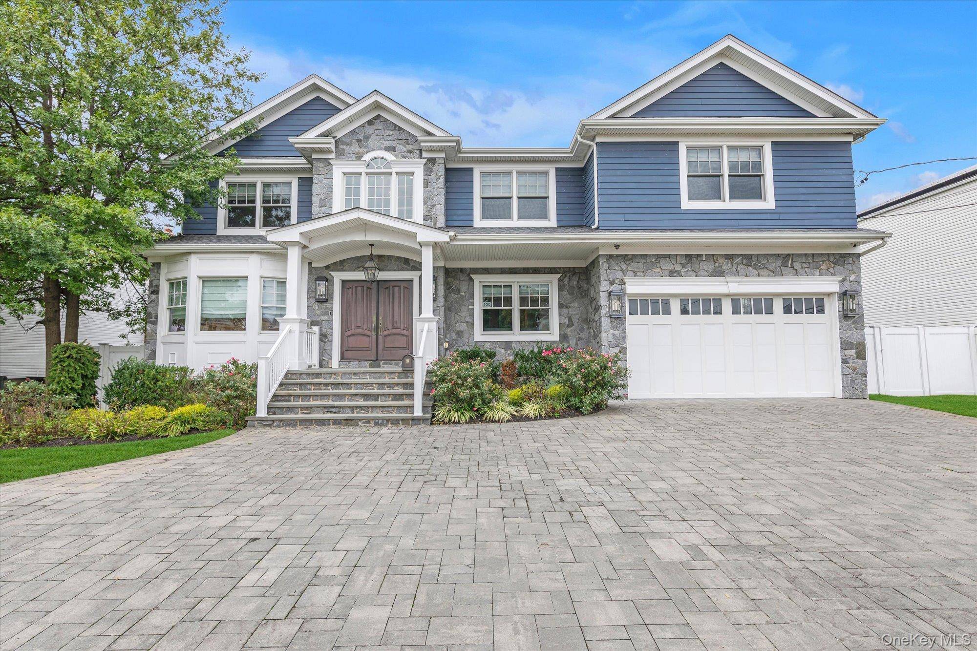 100 Lake End RD, Merrick, NY 11566