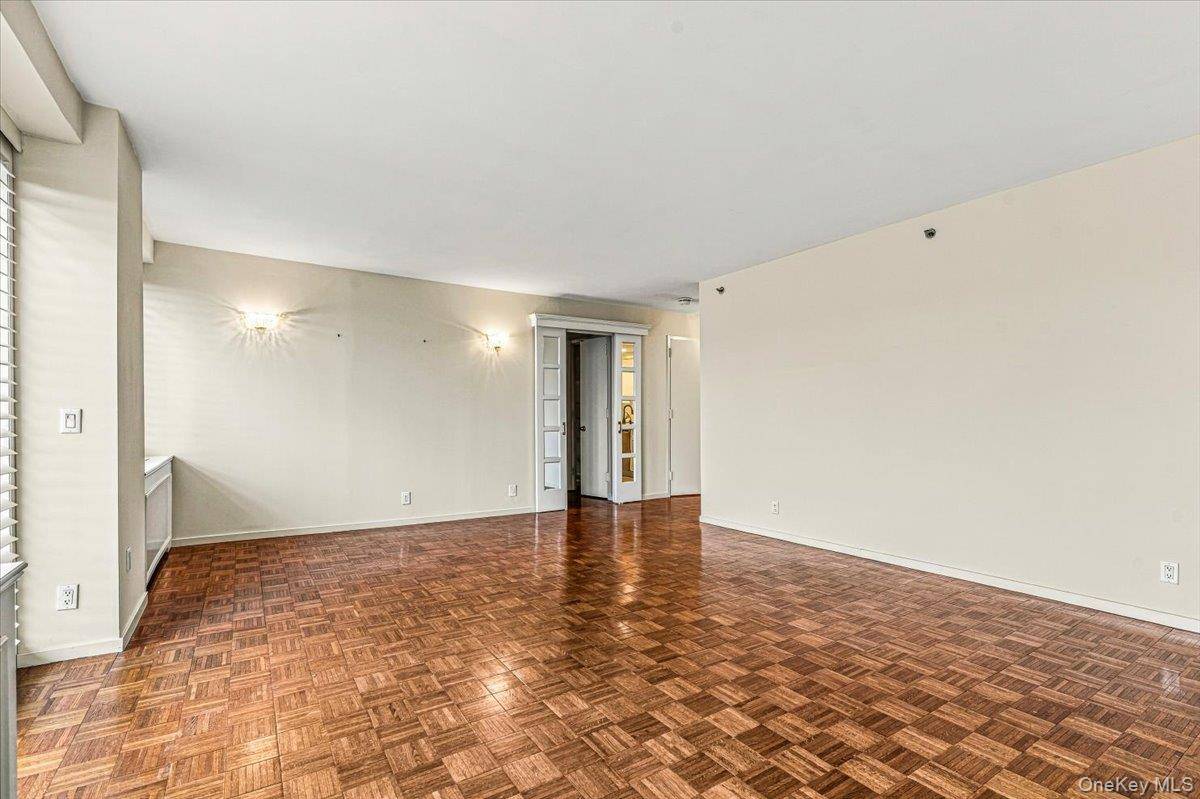 100 Hilton AVE #806, Garden City, NY 11530