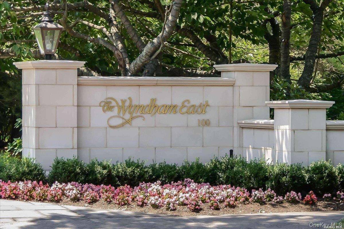 100 Hilton AVE #806, Garden City, NY 11530
