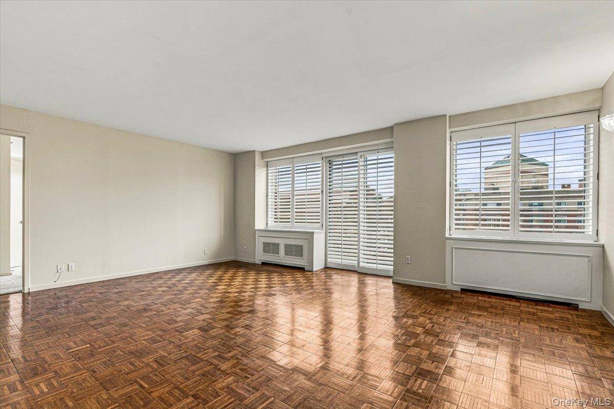 100 Hilton AVE #806, Garden City, NY 11530