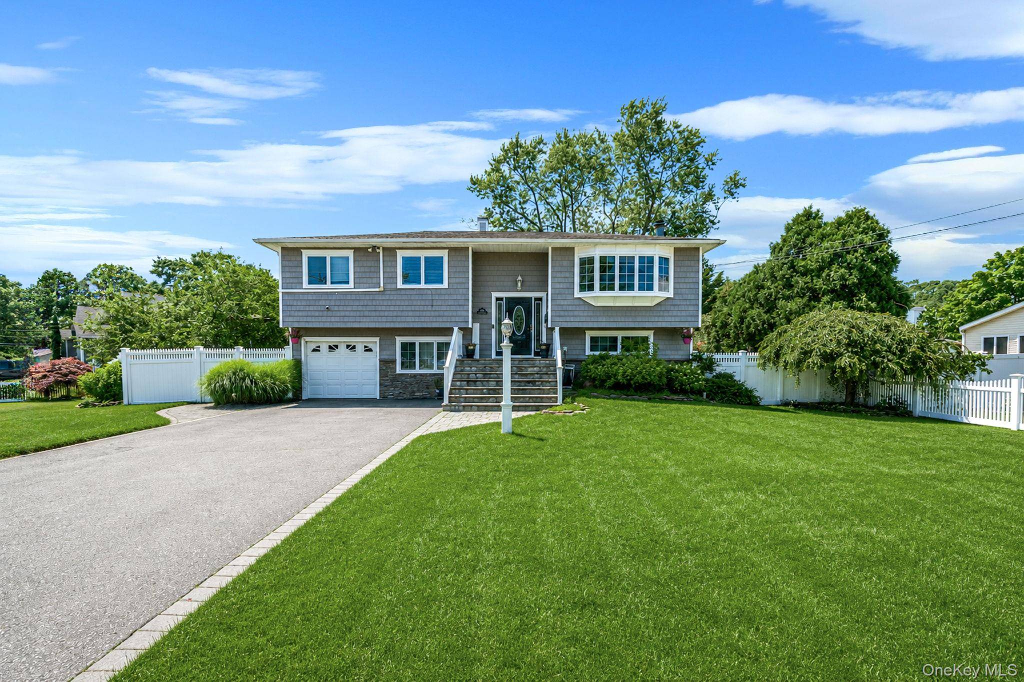 309 Sunrise DR, Sayville, NY 11782