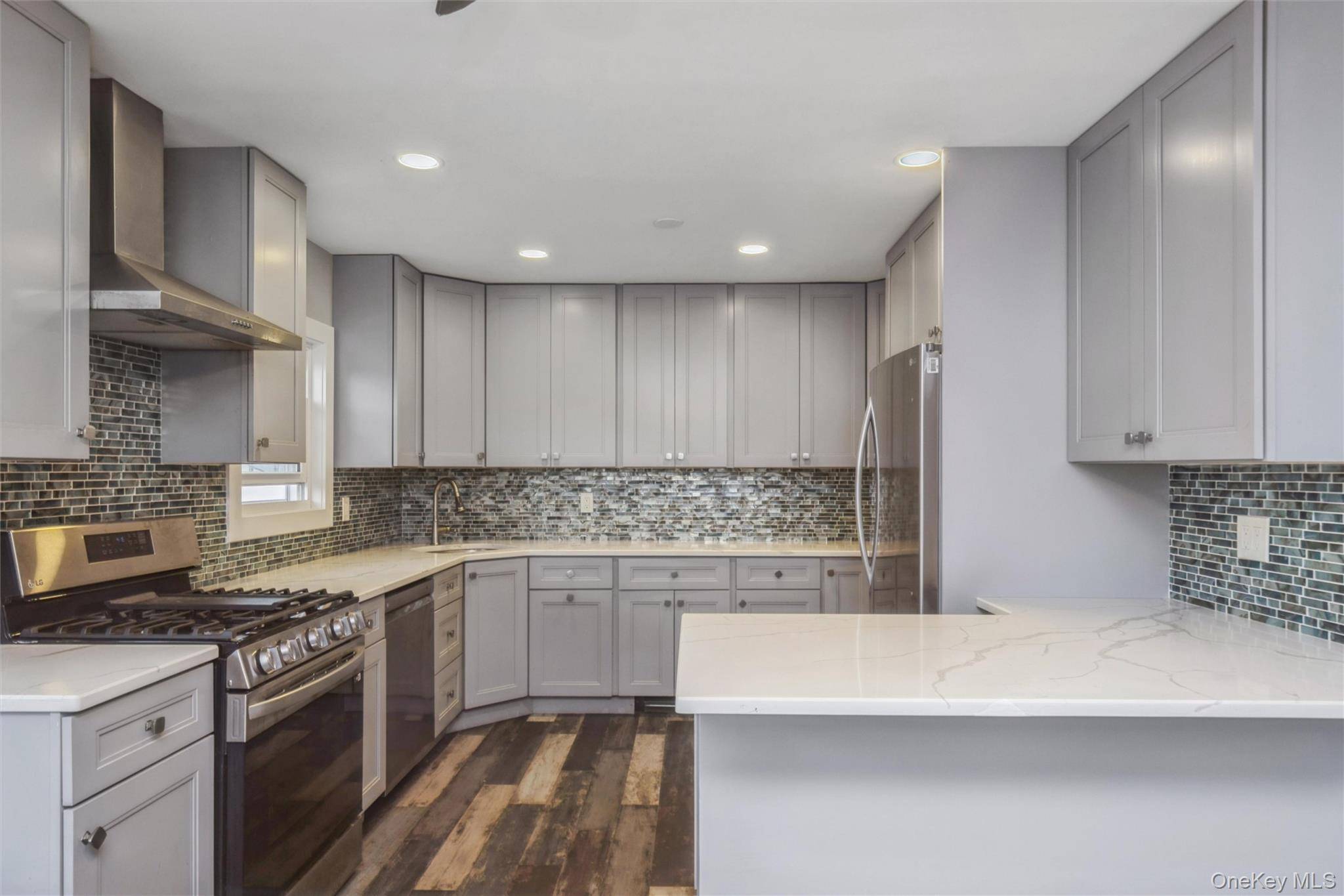 31 E June ST, Lindenhurst, NY 11757
