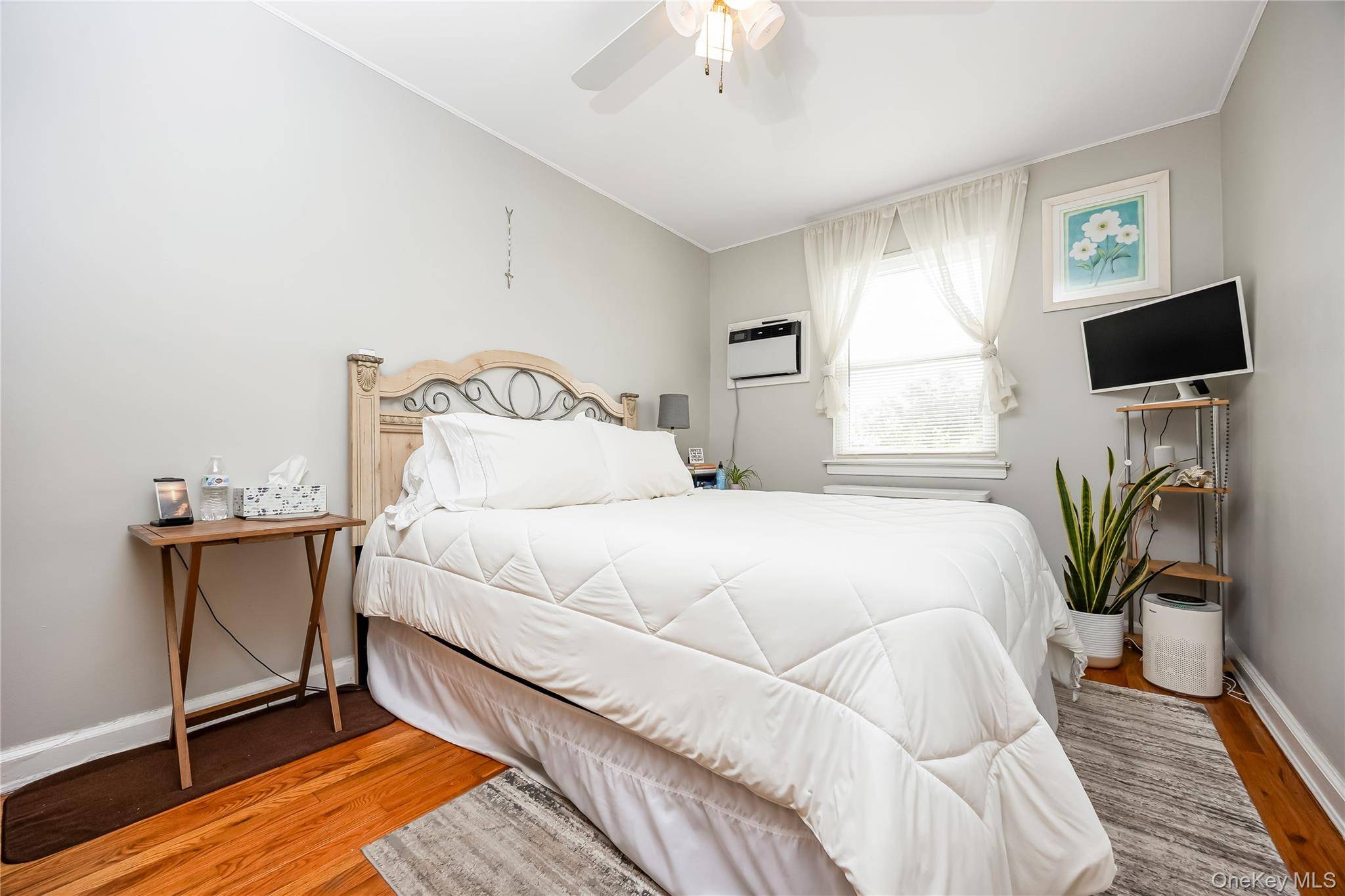 76-12 58th RD, Middle Village, NY 11379
