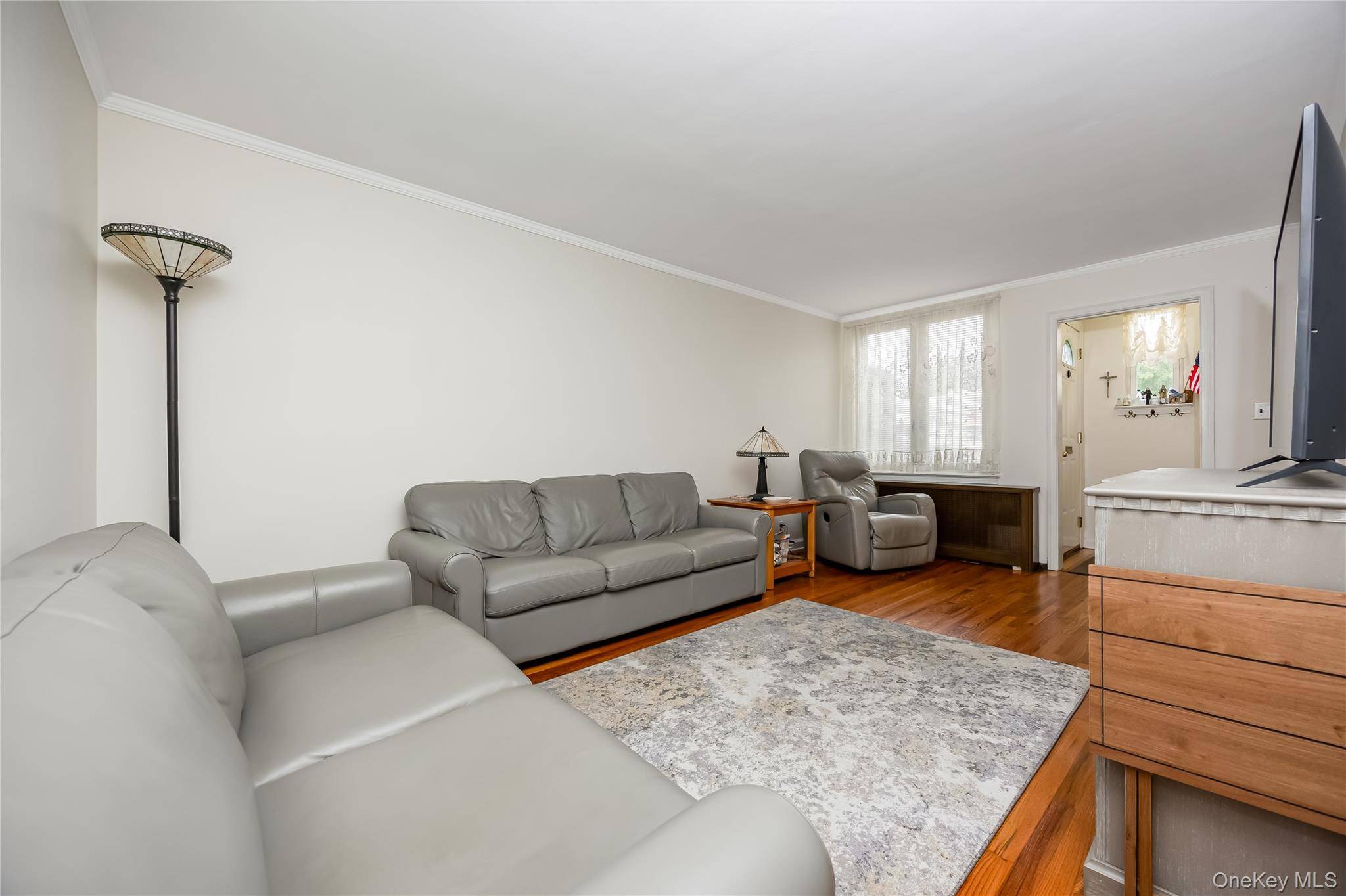 76-12 58th RD, Middle Village, NY 11379