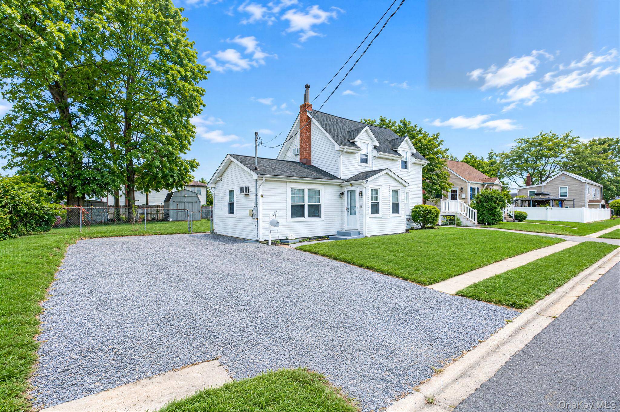 131 E Alhambra AVE, Lindenhurst, NY 11757
