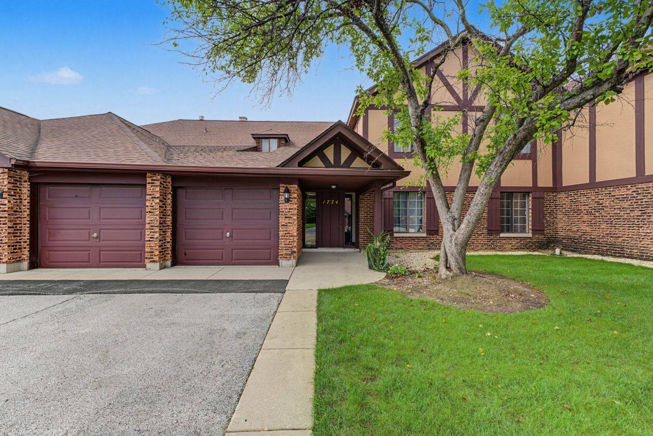 1774 Gloucester CT #C, Wheaton, IL 60189