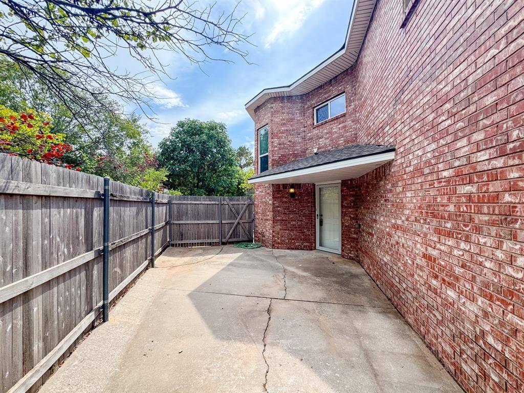831 Rambling Oaks DR, Norman, OK 73072