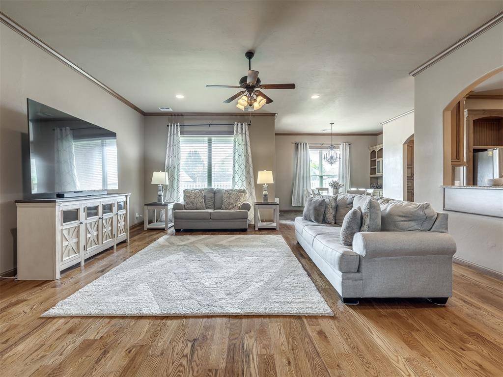 724 Northern Dancer DR, Edmond, OK 73025