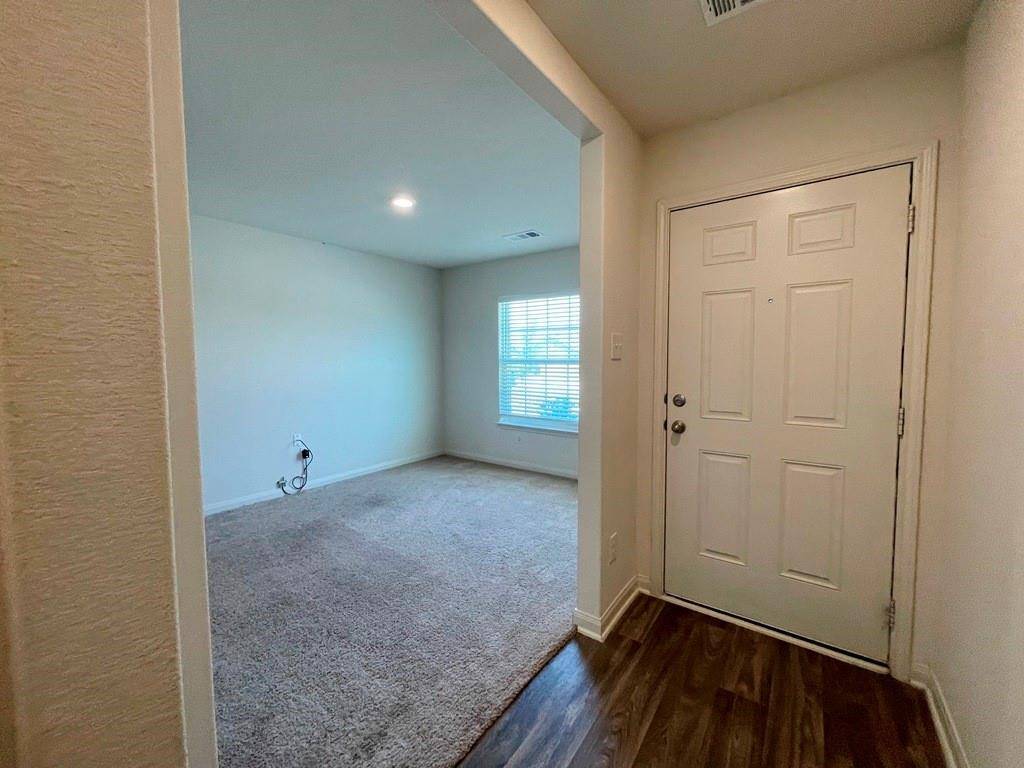 1032 Riverdale CV, Jarrell, TX 76537