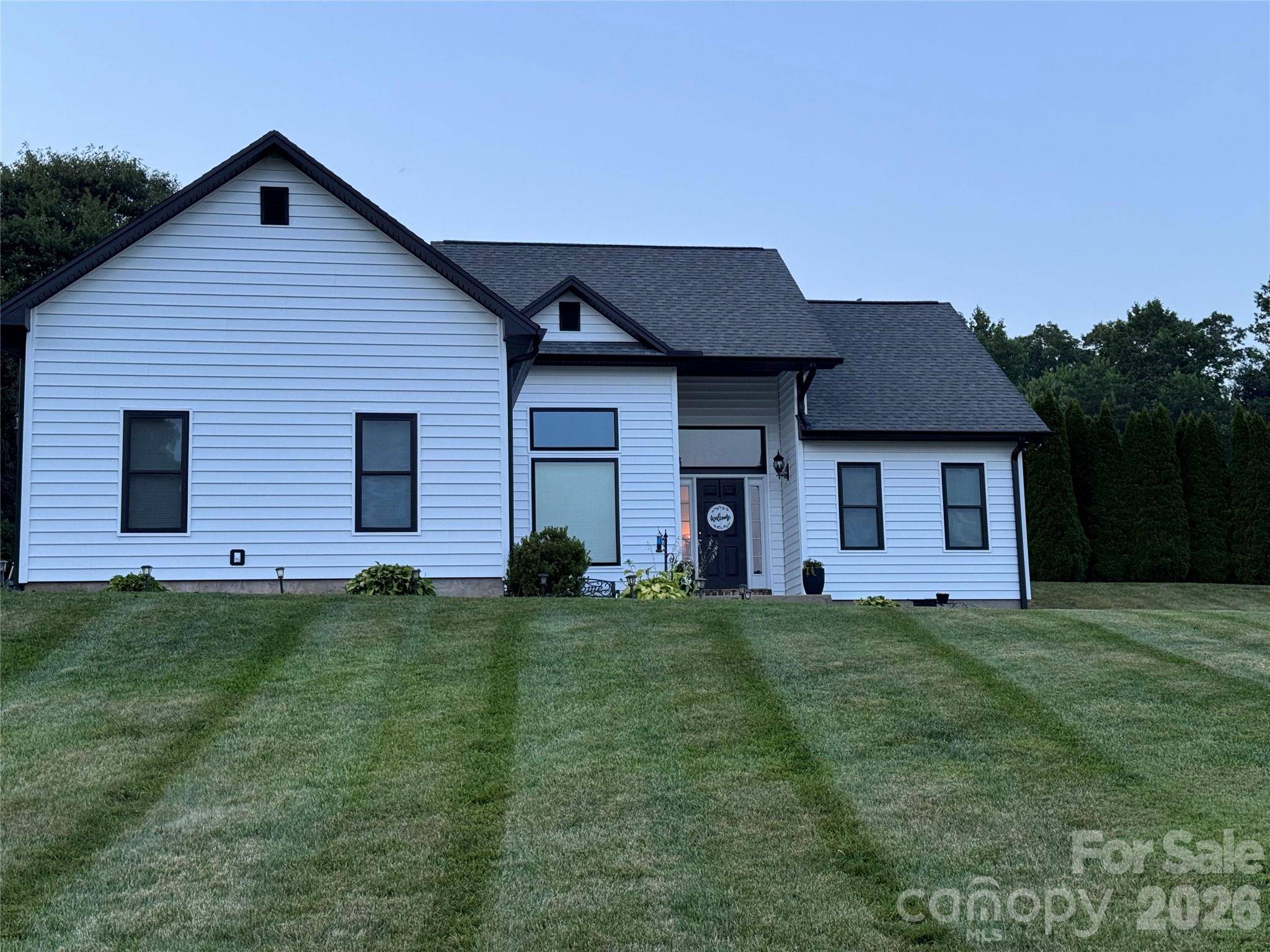60 Golden LN, Leicester, NC 28748