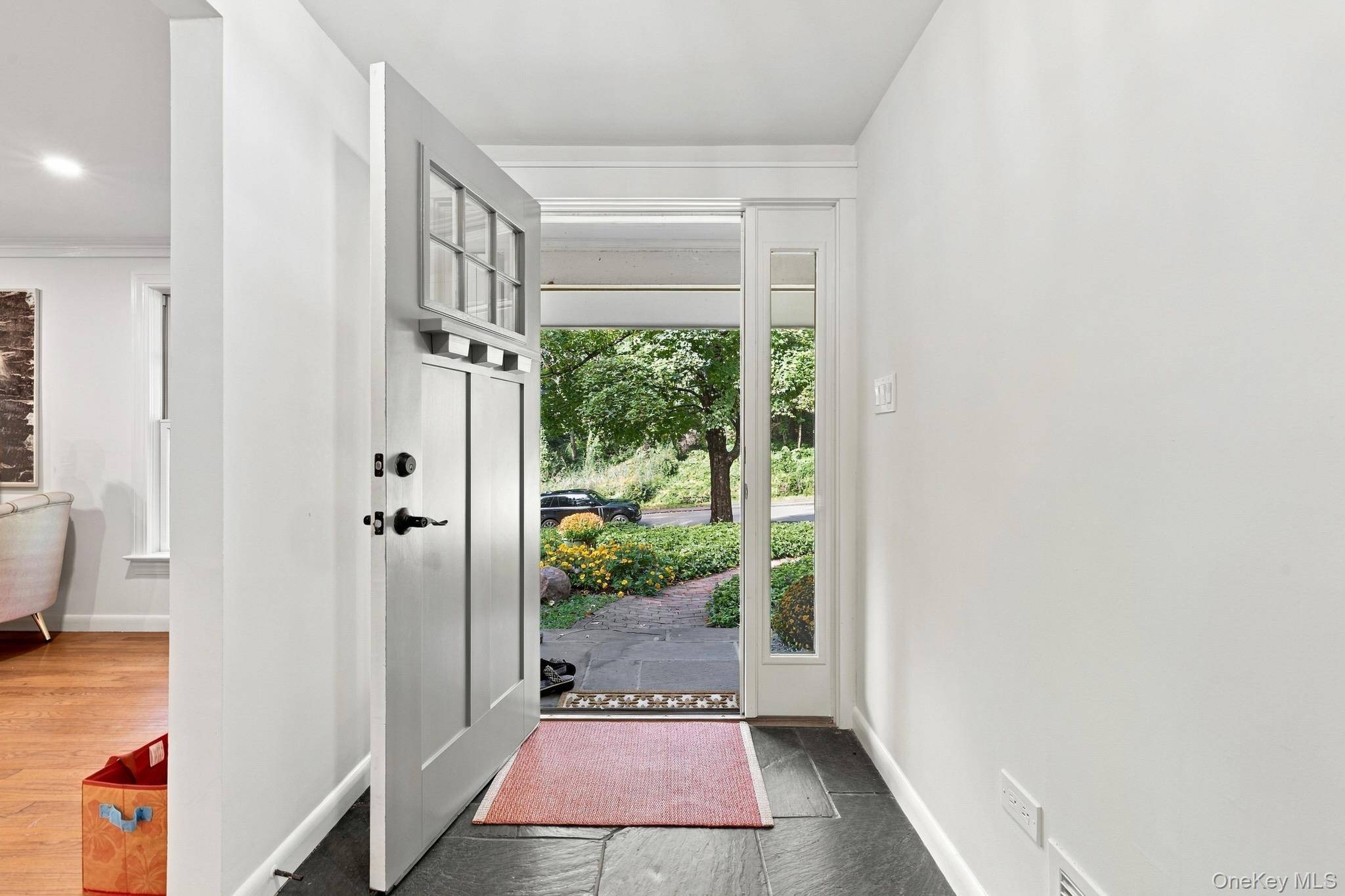 4 Douglas DR, Katonah, NY 10536