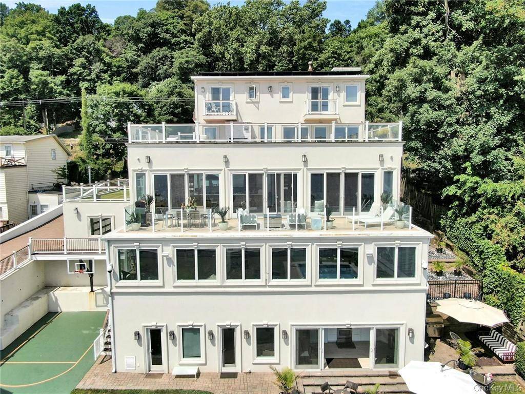 74 River RD, Nyack, NY 10960