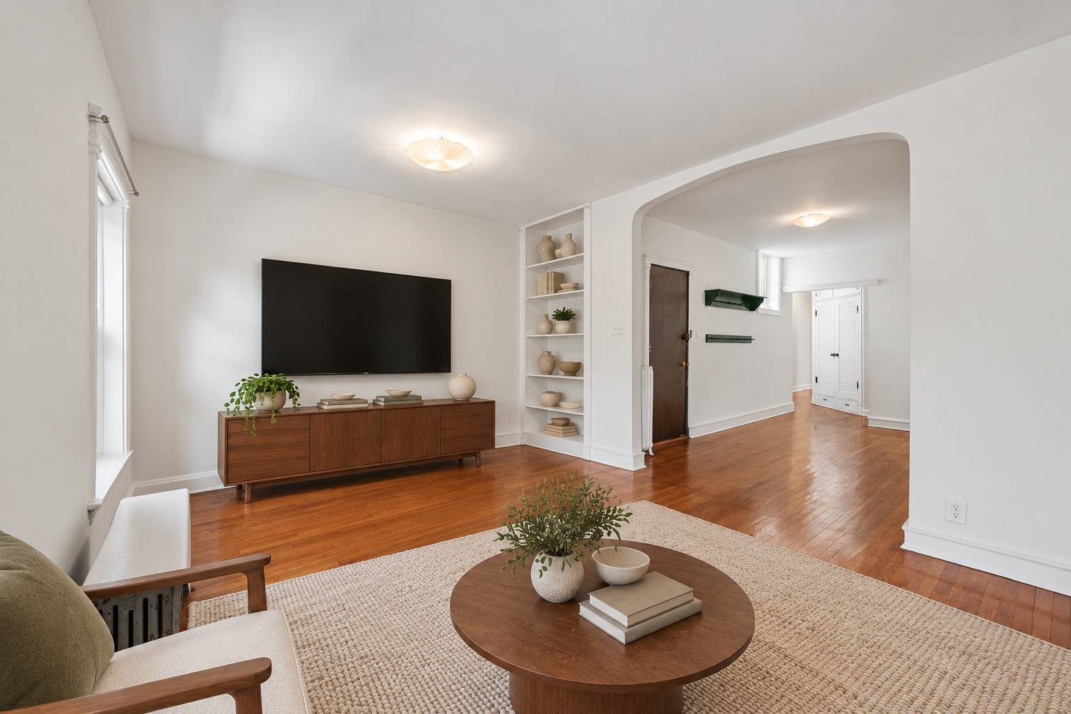 5715 S Blackstone AVE #2S, Chicago, IL 60637